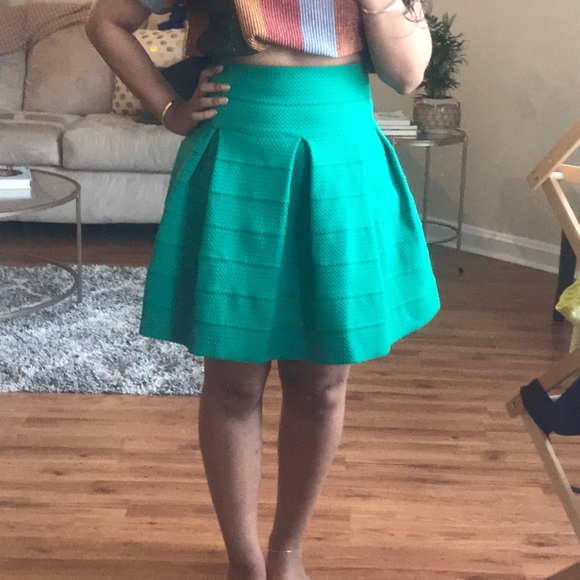 H&M Dresses & Skirts - H&M waffled emerald green skirt